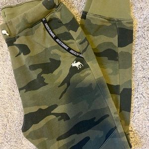 Abercrombie Kids Boys 15-16 Jogger